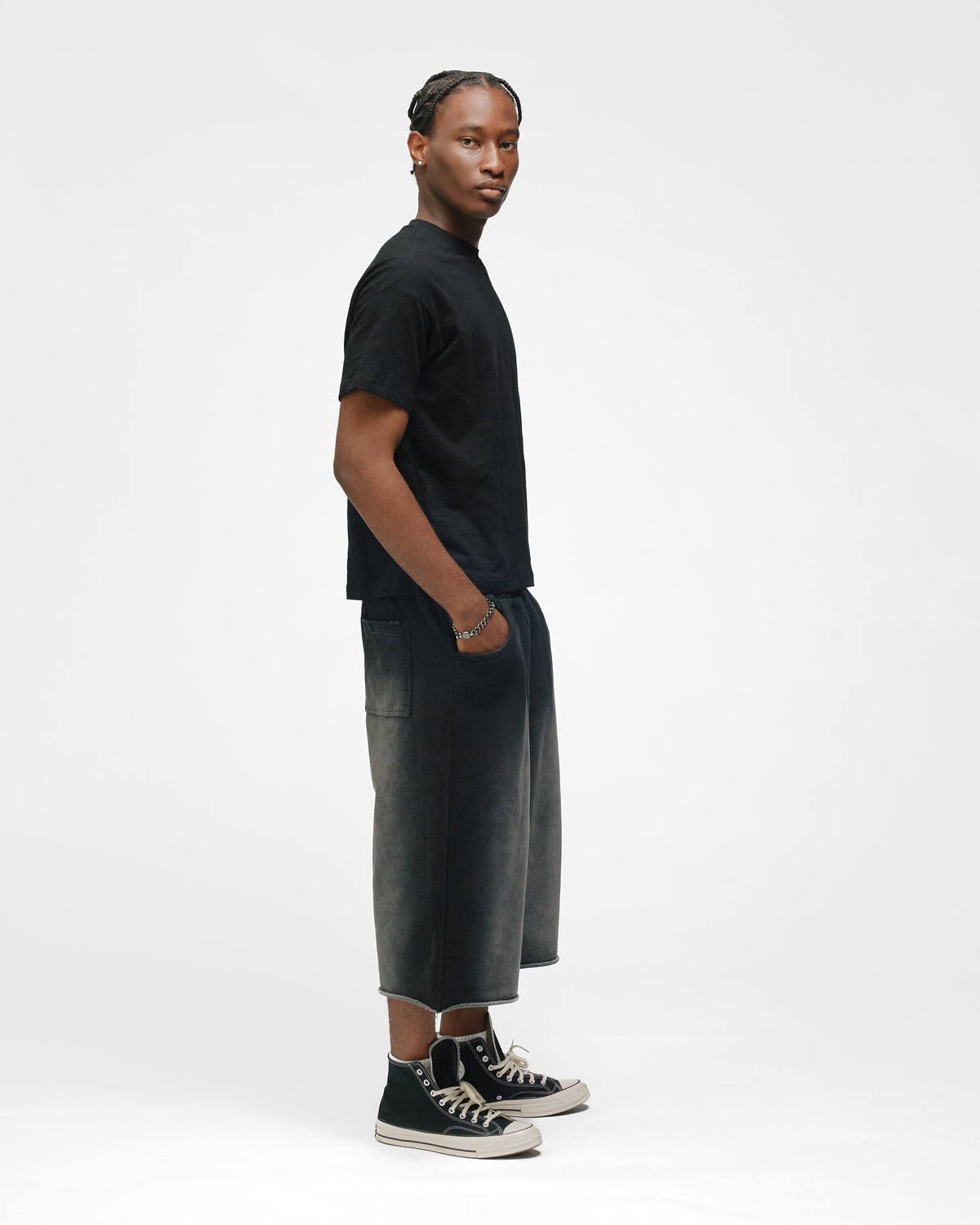 Capri Sweatshorts - Sunfaded Black