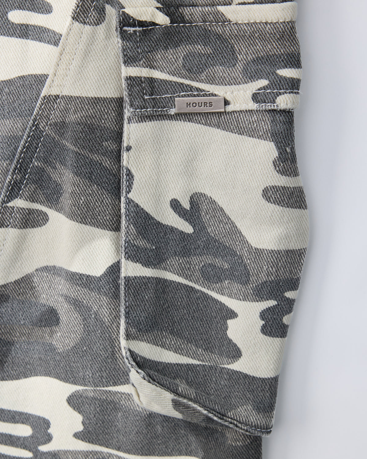 Baggy Cargo Shorts - White Camo