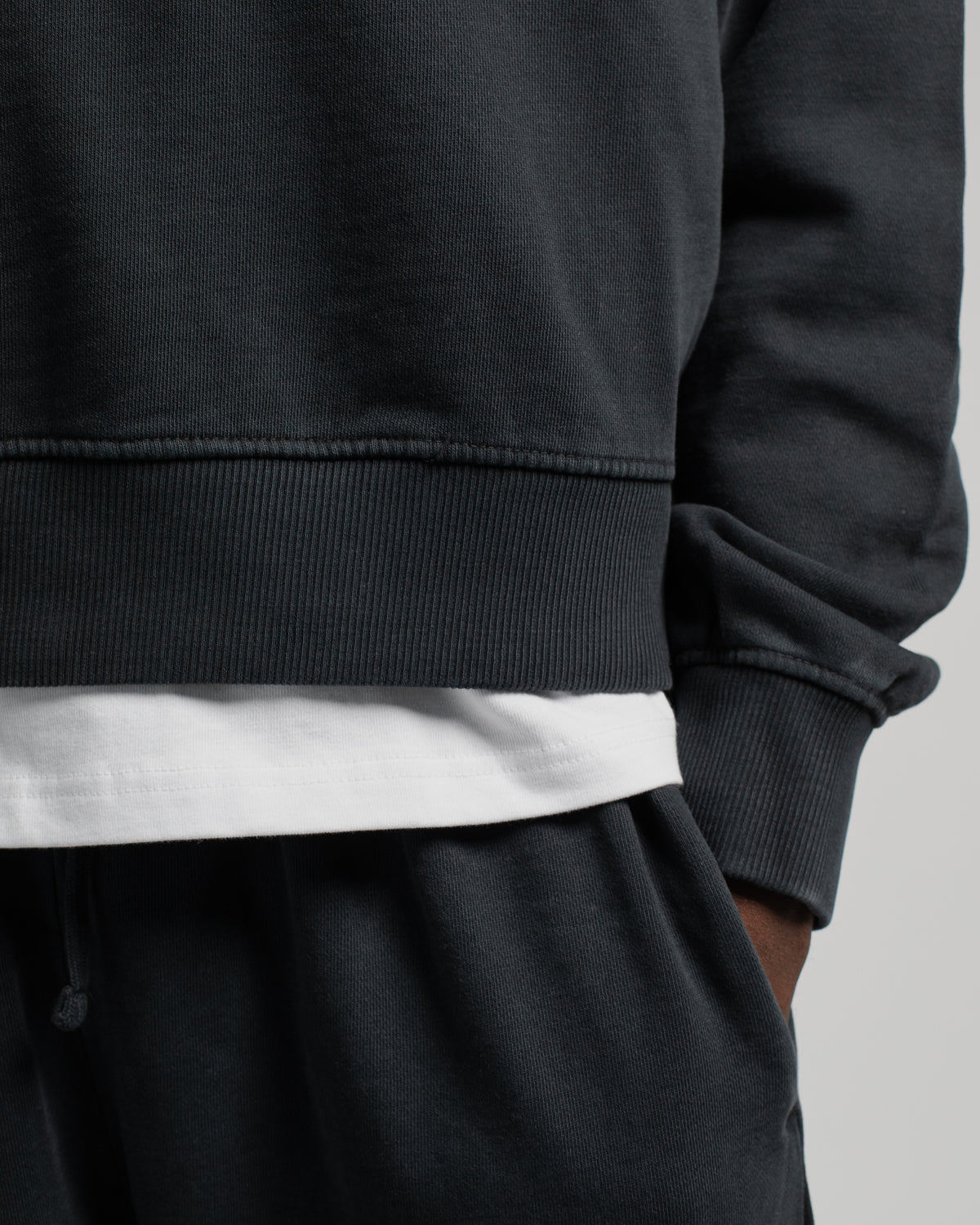 Cropped Crewneck - Vintage Black