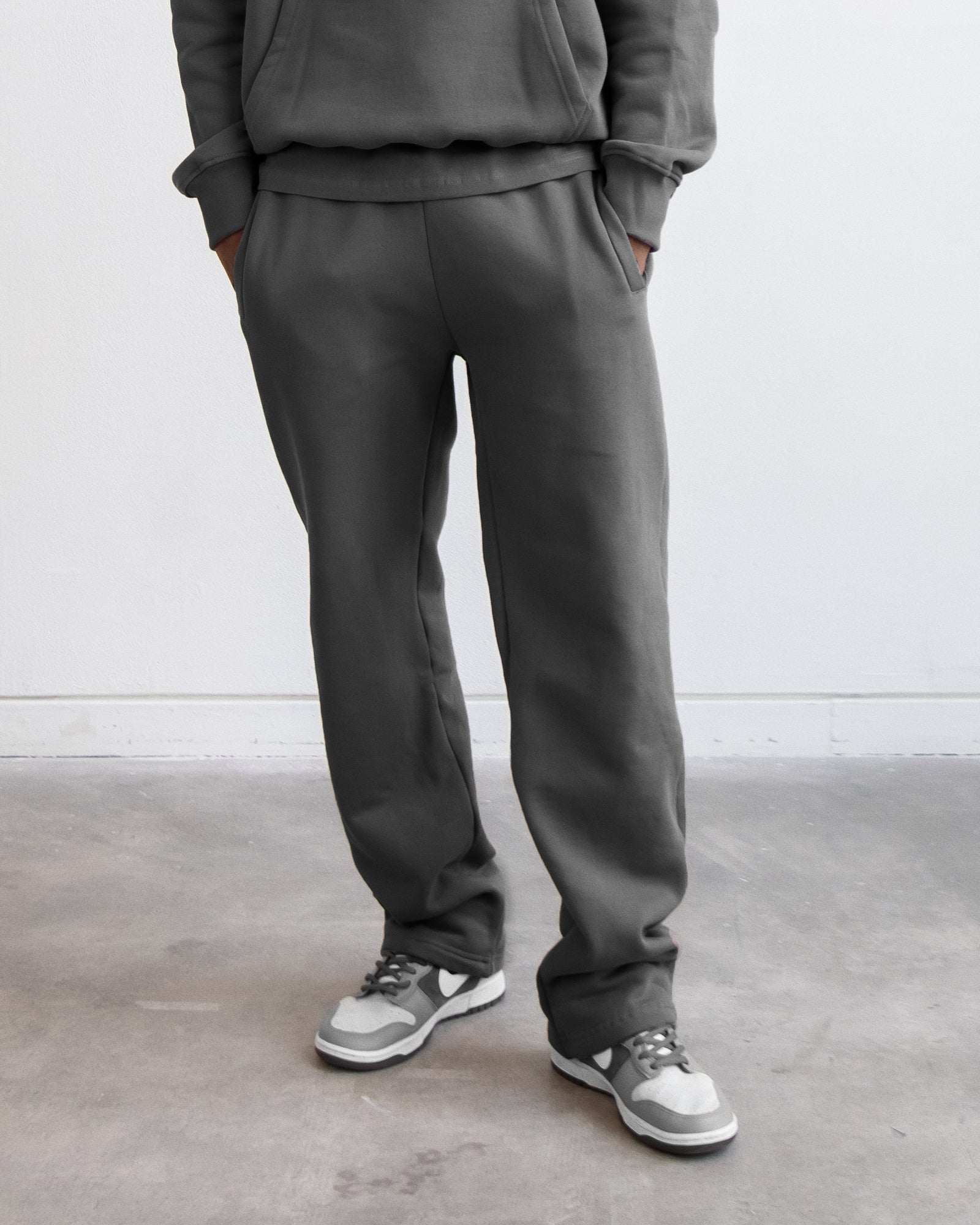 [LOW CLASSIC] / ☆ 24FW Lc WASHED SWEATPANTS/CHARCOAL/UNISEX Classic Sweatpants - Charcoal – Hours