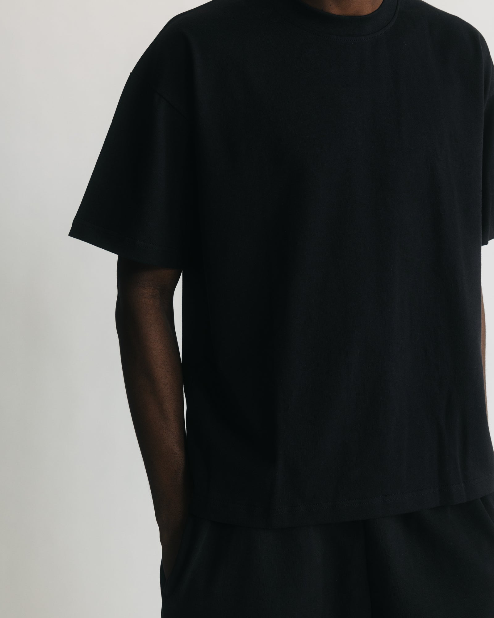 Tシャツ・カットソー   Functional Crop Short Sleeve T-Shirt KS1642 Cropped T-Shirt - Black – Hours