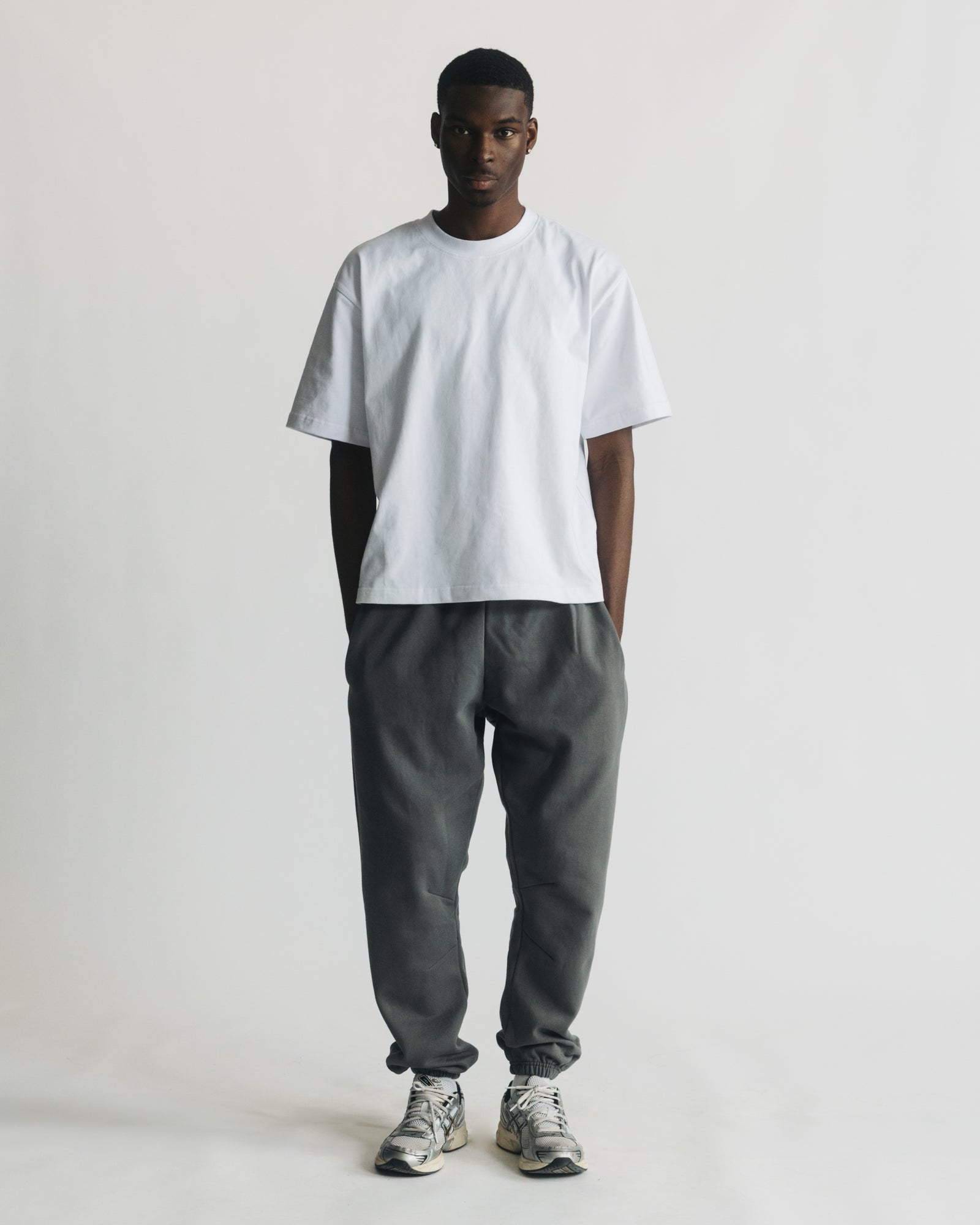 [LOW CLASSIC] / ☆ 24FW Lc WASHED SWEATPANTS/CHARCOAL/UNISEX Classic Sweatpants - Charcoal – Hours