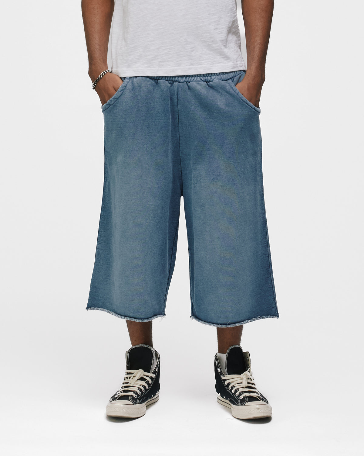 Capri Sweatshorts - Sunfaded Blue